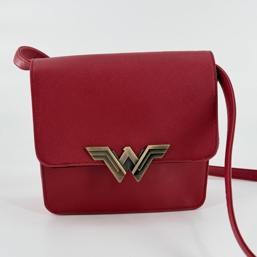 DC COMICS Wonder Woman Red Crossbody Bag Gold Logo Saffiano Faux Leather Handbag